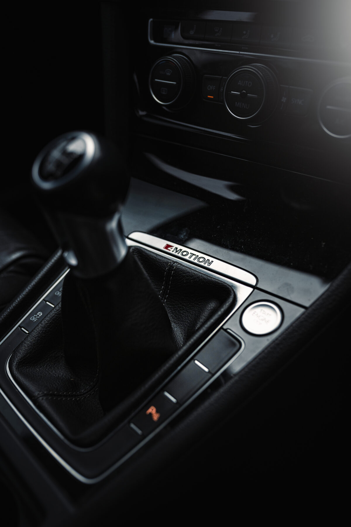 *1 DAY COMP* Win This MK7 VW Golf R + £1,000 - Image 7